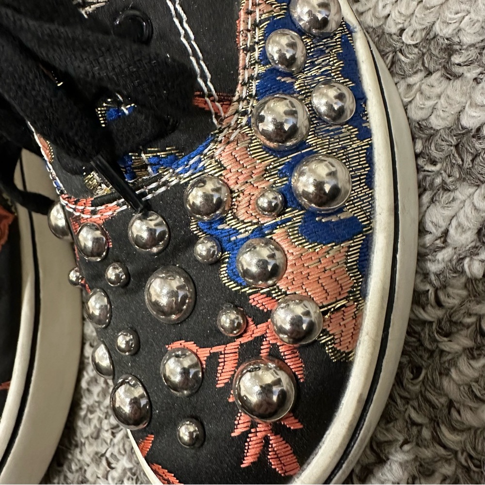 Studded embroidered sneakers - Picture 3 of 12